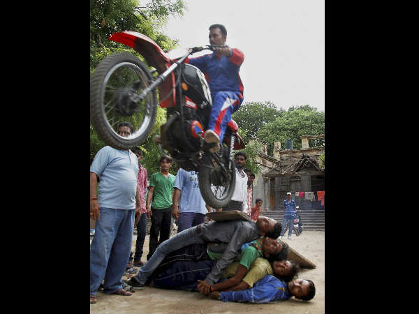 ಮೋಟರ್ ಸೈಕಲ್ ಸ್ಟಂಟ್ 