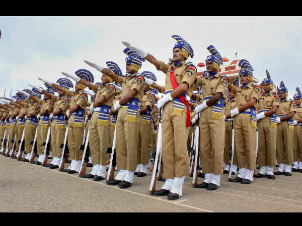 ಫುಲ್ ಯೂನಿಫಾರಮ್ ನಲ್ಲಿ ಯೋಧರು