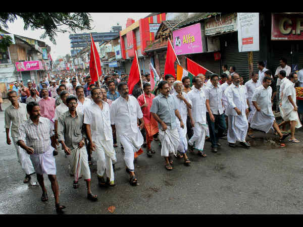 ಉಮ್ಮನ್ ಚಾಂಡಿ ತಲೆದಂಡಕ್ಕೆ ಆಗ್ರಹ