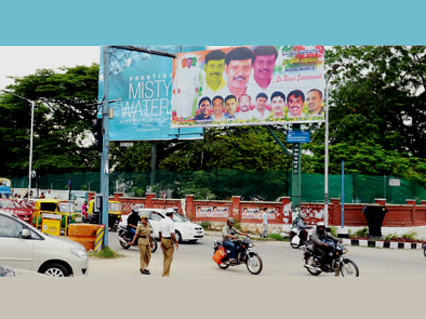 ದೀಪದ ಕೆಳಗೆ ಕತ್ತಲು 