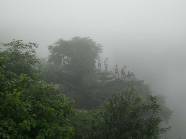 ಚಾರಣಕ್ಕೆ ಸಜ್ಜಾಗಿ ಯುವಕರೆ