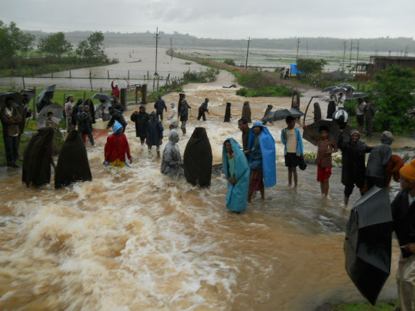 ಹಿಡ್ಕಳ್ಳಿ ಹಿಡ್ಕಳ್ಳಿ ಅಲ್ಲೈತೆ ಮೀನು