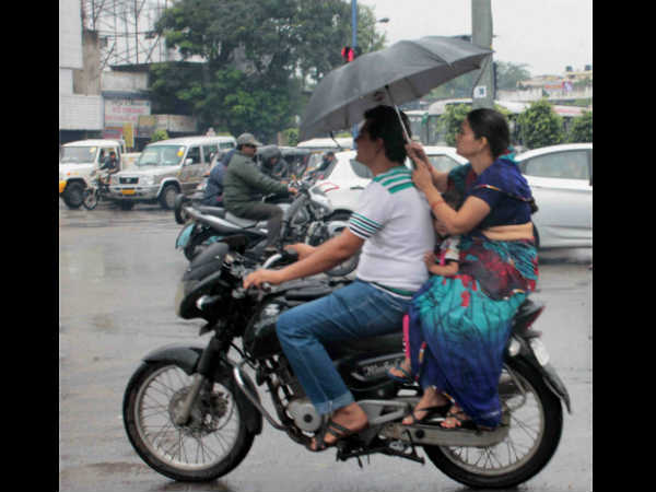 ಮಳೆಯಲ್ಲಿ ಜೋಡಿ