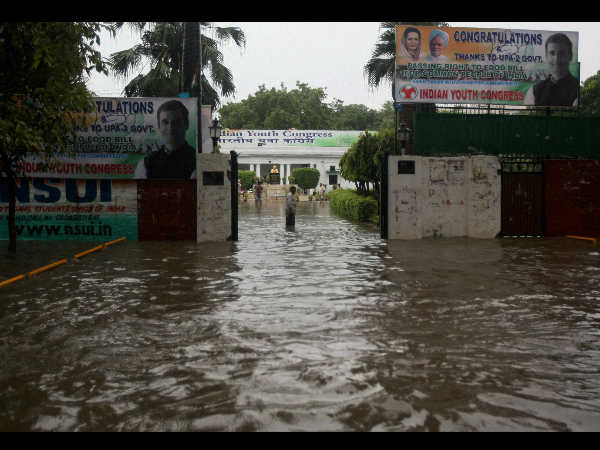 ಕಾಂಗ್ರೆಸ್ ಕಚೇರಿಗೆ ನೀರು