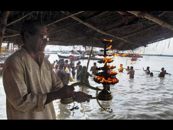 ಅರತಿ ಬೆಳಗಿರೋ
