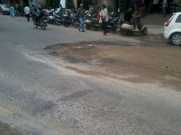 ನಾಗರಬಾವಿ ಬಳಿ, ನಮ್ಮೂರ ತಿಂಡಿ ಎದಿರು