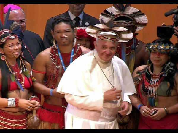 ಕಿರೀಟ ತೊಟ್ಟ ಪೋಪ್