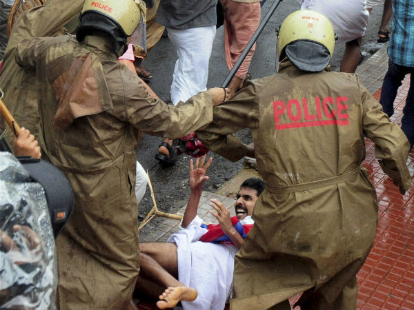 ಚಾಂಡಿ ರಾಜೀನಾಮೆಗೆ ಒತ್ತಾಯ