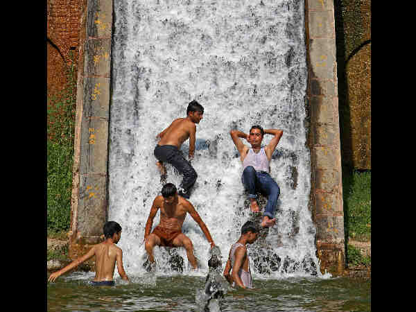 ಕೊಳದಲ್ಲಿ ಮಜಾ