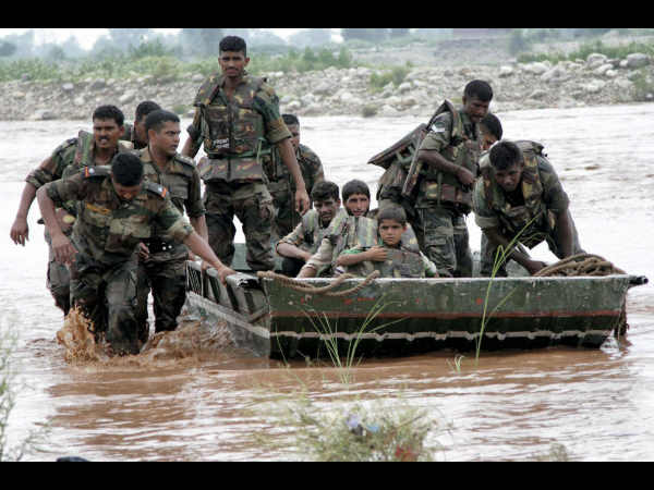 ಜಮ್ಮುನಲ್ಲಿ ಯೋಧರಿಂದ ರಕ್ಷಣೆ