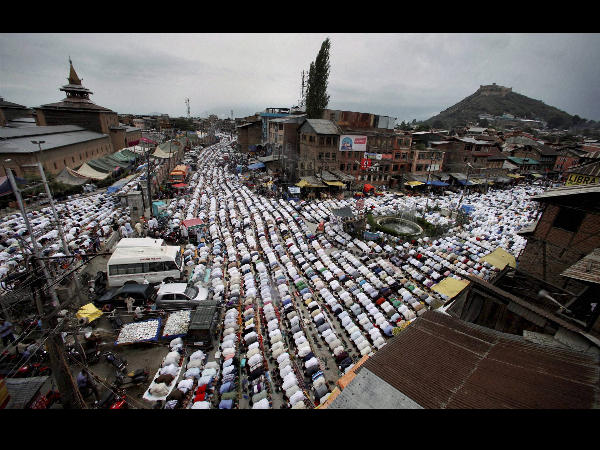ಶ್ರೀನಗರದಲ್ಲಿ ಪ್ರಾರ್ಥನೆ