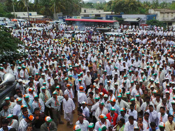 ಡಿಕೆ ಸುರೇಶ್ ಭರ್ಜರಿ ರೋಡ್ ಷೋ: ಅಪಾರ ಜನಸ್ತೋಮ 