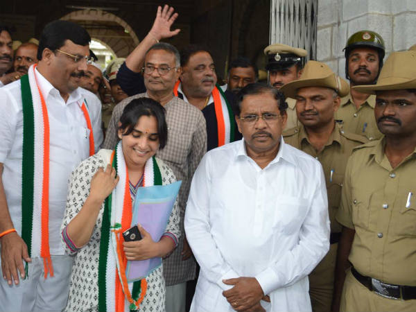 ಅಫಿಡವಿಟಿನಲ್ಲಿ ತಂದೆ ಹೆಸರನ್ನು ಮರೆಮಾಚಿದ ನಟಿ ರಮ್ಯಾ 