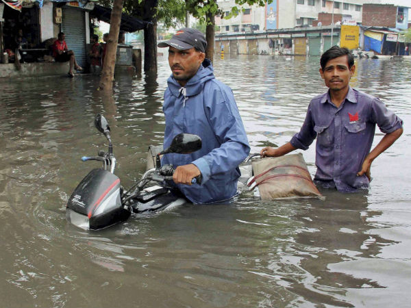 ಅಹಮದಾಬಾದಿನಲ್ಲಿ 