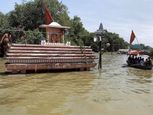 ಅಹಮದಾಬಾದಿನಲ್ಲಿ 