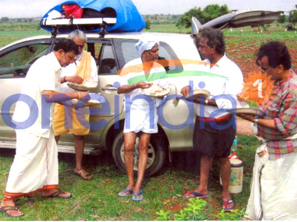 Super star Rajinikanth political entry close friends red signal Super star Rajinikanth political entry close friends red signal