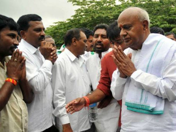ಜಾತ್ಯತೀತ ಪದ ಕಾಗದದಲ್ಲಿ ಮಾತ್ರ