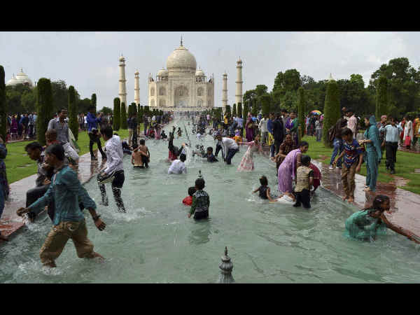 ಪ್ರವಾಸಿಗರ ಮೋಜು