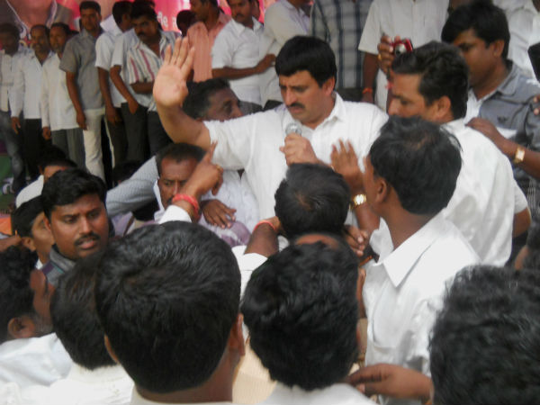 ಅಭಿವೃದ್ಧಿಯ ಹೆಸರಿನಲ್ಲಿ 'ಹಸ್ತ'ಲಾಘವ 