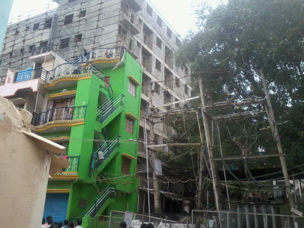 100 ಕಾರ್ಮಿಕರು