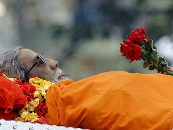 ಹೂಗಳೊಂದಿಗೆ ಅಂತಿಮ ಪಯಣ