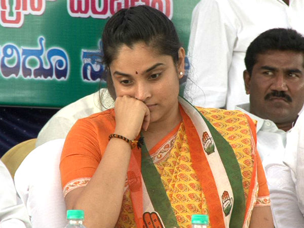 ಅಲ್ಲಿ ಮಾತನಾಡದೆ ಇಲ್ಲಿ ಮಾತನಾಡುತ್ತಾರೆ, ಛೀ! 