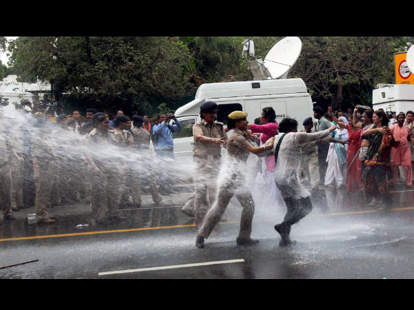 ಬಿಜೆಪಿ ಭಾರಿ ಪ್ರತಿಭಟನೆ ಬಿಜೆಪಿ ಭಾರಿ ಪ್ರತಿಭಟನೆ