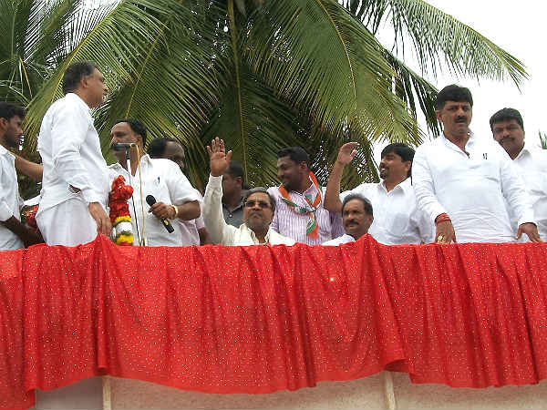 ಅತ್ತ ಸಿದ್ದು ಇತ್ತ ಡಿಕೆಶಿ ಜೋಡಿ