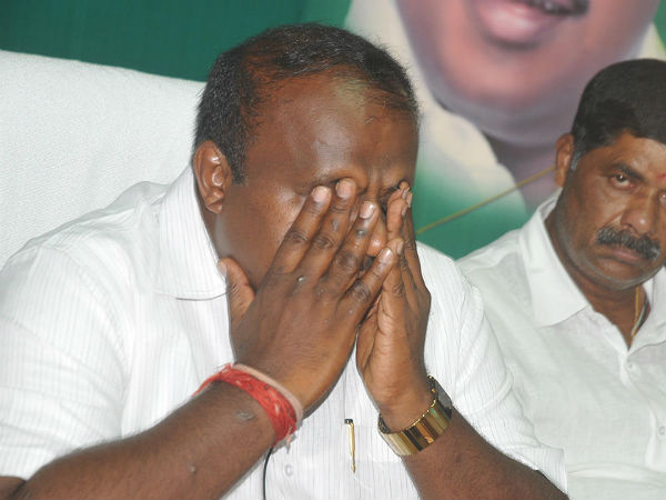ನಾನು ಹೊಡೆದಂತೆ ಮಾಡುವೆ ನೀನು... 