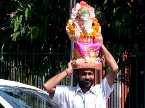 ಲಾಂಗು, ಮದ್ದು ಹಿಡಿಯುವ ಗಣೇಶ