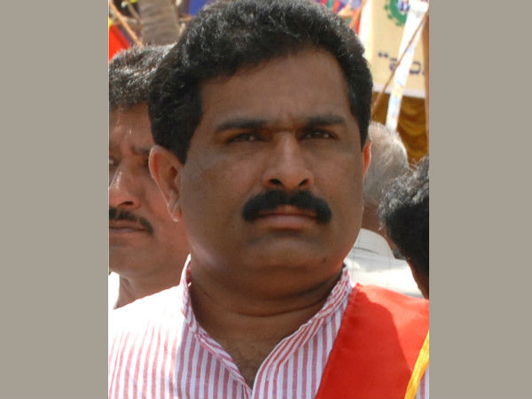 ಇನ್ನೂ ಒಂದಷ್ಟು ಪುಟ್ಟಣ್ಣಗಳು 'ಕೈ'ಚಾಚಿದ್ದಾರೆ