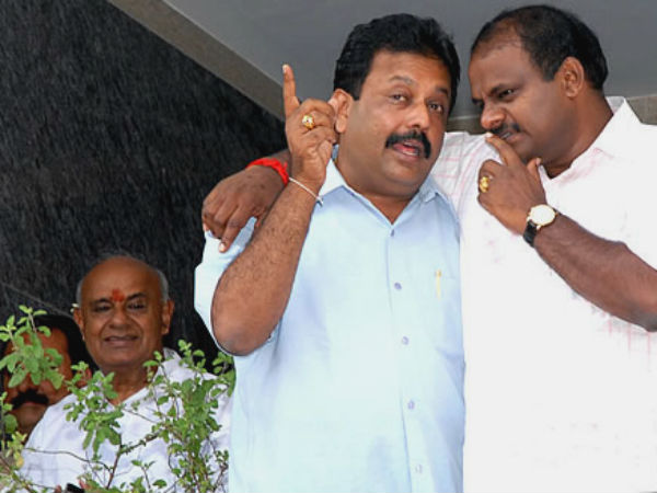 'ಸ್ವಾಮಿ'ನಿಷ್ಠೆ: ಇಲ್ಲಿರಲಾ, ಅಲ್ಲಿಗೆ ಹೋಗಲಾ?