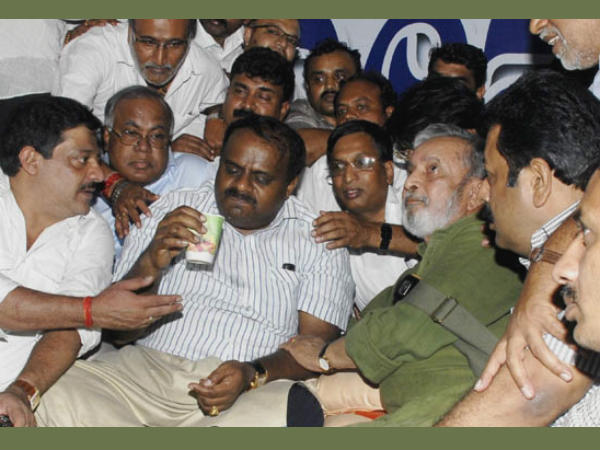ಸಭೆಗೆ ಬಂದ ಚಲುವರಾಯಸ್ವಾಮಿ