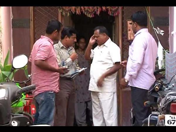 Karnataka Lokayukta Corrupt Officials in Bangalore, Hubli, Yadgir