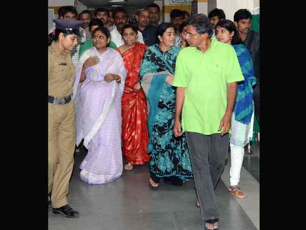 ಆಸ್ಪತ್ರೆಯಲ್ಲಿ ವಿಜಯಮ್ಮ