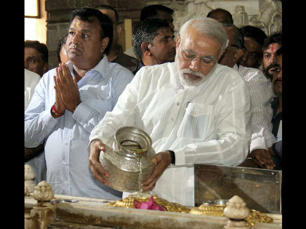 ನರೇಂದ್ರ ಮೋದಿ ಪೂಜೆ 