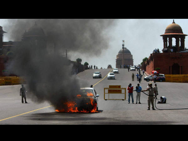 ಸಂಸತ್ ಬಳಿ