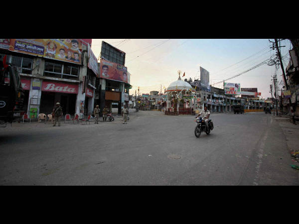 ಕರ್ಫ್ಯೂ ಸಂದರ್ಭದಲ್ಲಿ