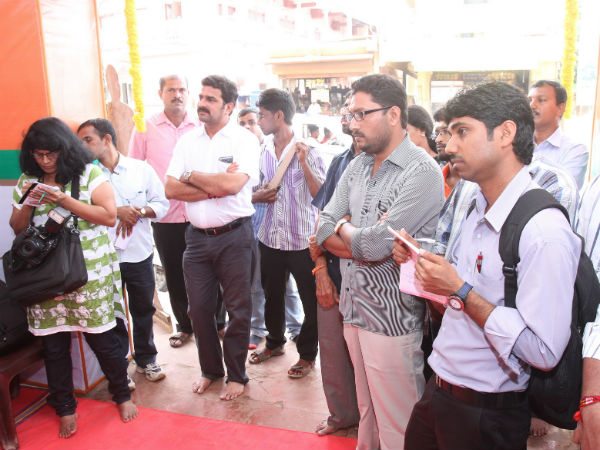 ಪತ್ರಕರ್ತರ ಹಿಂಡು ಪತ್ರಕರ್ತರ ಹಿಂಡು