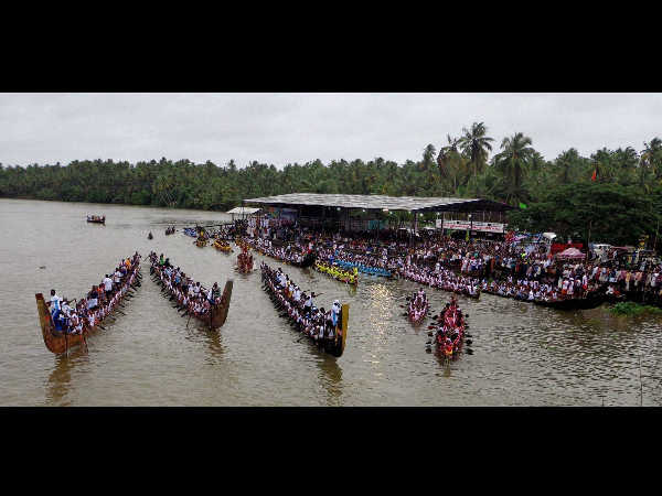 ಸ್ನೇಕ್ ಬೋಟ್ ರೇಸ್