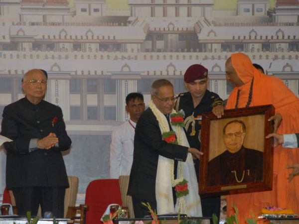 ಪ್ರಣಬ್ ಗೆ ಸ್ಮರಣಿಕೆ