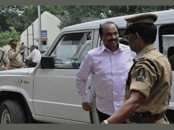 ಹೆಲಿಕಾಪ್ಟರಿನಲ್ಲಿ ಹೋಗಿ ನಾನು ಉಪ್ಪಿಟ್ಟು ತಿನ್ನುತ್ತಿದ್ದೆ