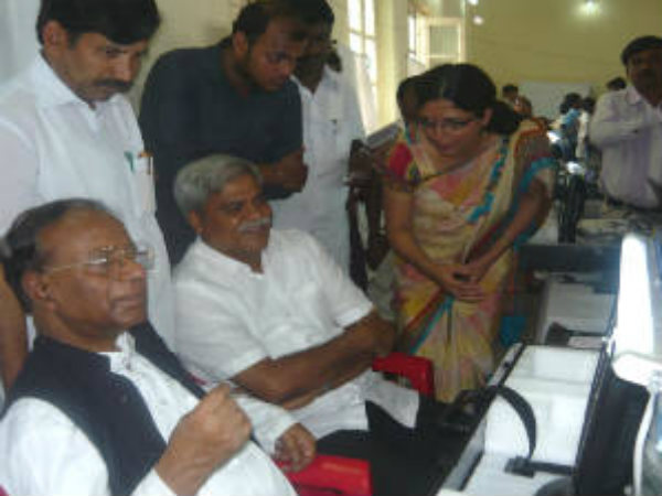 ಕಾಂಗ್ರೆಸ್ `ಕೈ`ಹಿಡಿದ ಖಾನ್