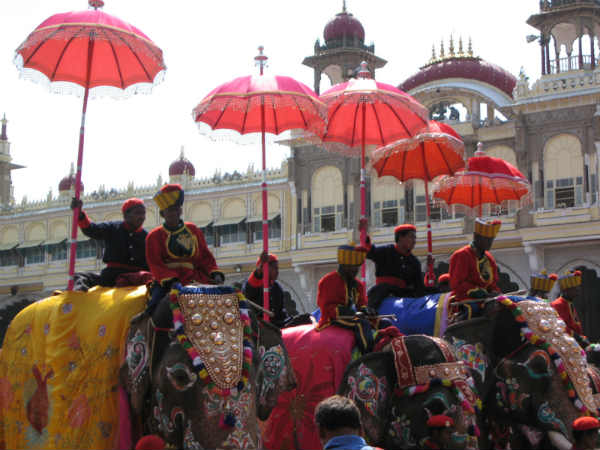 20 ಸಾರೋಟು ಮತ್ತು ಟಾಂಗಾ ರಸ್ತೆಗೆ:
