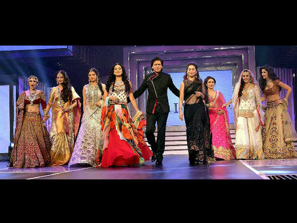 ಸುಂದರಿಯರ ಜತೆ ಶಾರುಖ್ ಸುಂದರಿಯರ ಜತೆ ಶಾರುಖ್