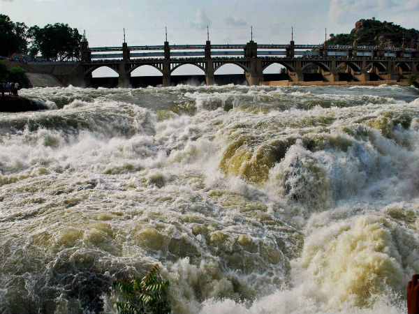 ಬೆಳೆ ನಷ್ಟ ತುಂಬಿ ಕೊಡ ಬೇಕು