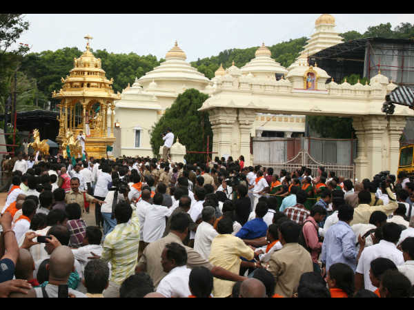 ಪ್ರತ್ಯೇಕ ರಸ್ತೆ