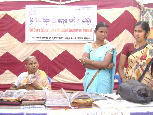 ಸೀರೆ ಮಾರಲು ಬಂದ ಕೊಪ್ಪಳದ ನೀರೆಯರು