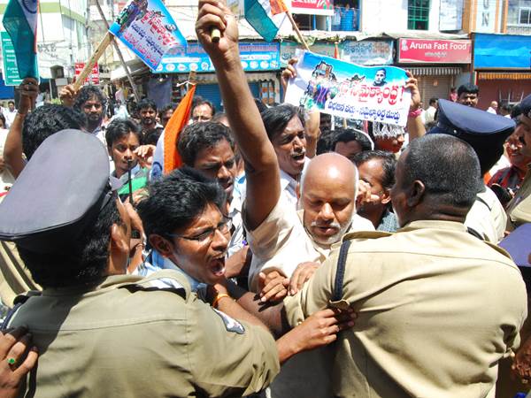 ಪ್ರತಿಭಟನೆಯ ಕಾವು 