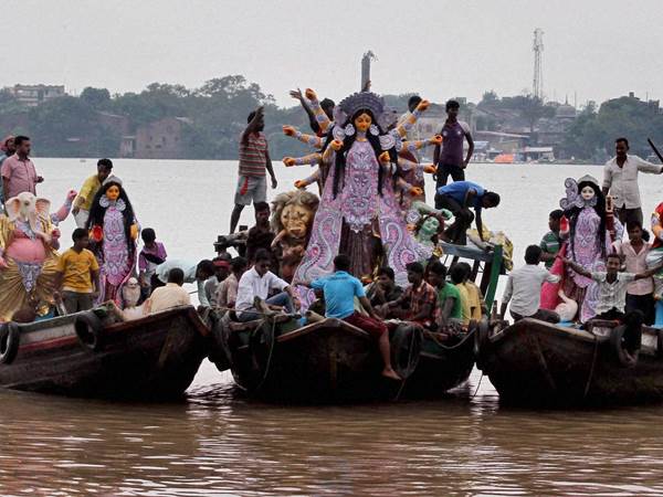 ಪೆಂಡಾಲ್ ಕಡೆಗೆ